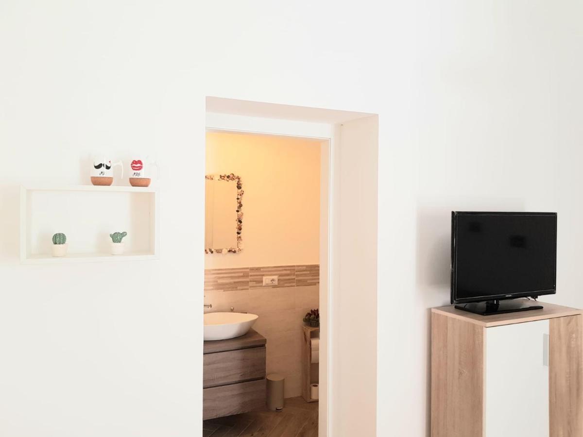 Casa Di Giu Bed & Breakfast Porto Torres Exterior photo